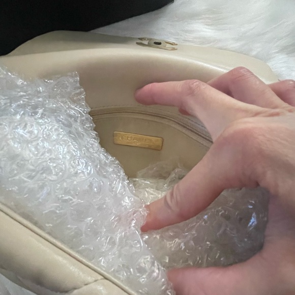 Chanel c19 pre-owned in very good condition ๐ - Picture 6 of 6